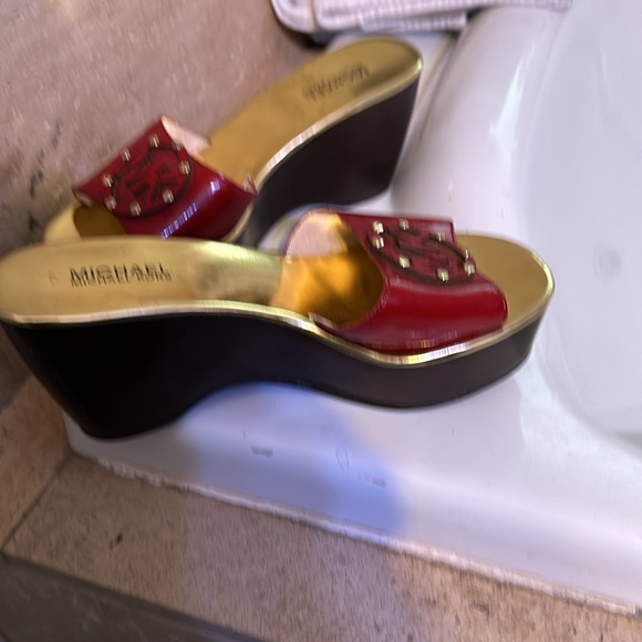 MICHAEL KORS Montgomery Sandal Shiny Vachetta Patent Leather Wedge Size 7M - Picture 6 of 6